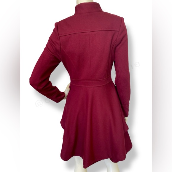 Elegant Coat with Side Pockets - Picture 2 of 15